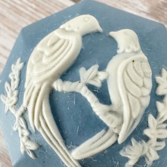 Blue Ceramic Trinket Box Love Birds Wedgwood Style Classic - Picture 4 of 9